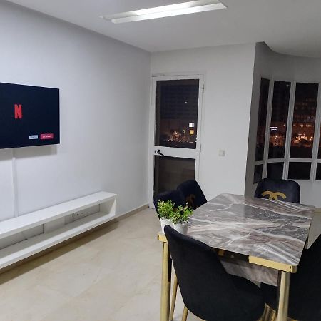 Amazing Appartement Au Centre Ville En Face Hilton - Gare Train Tangier Bagian luar foto